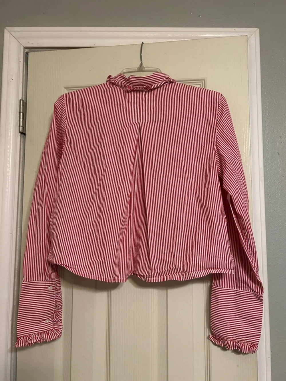 LiKe💙for 20% off🪁 J Crew red stripe regenerative cotton crop ruffle shirt
